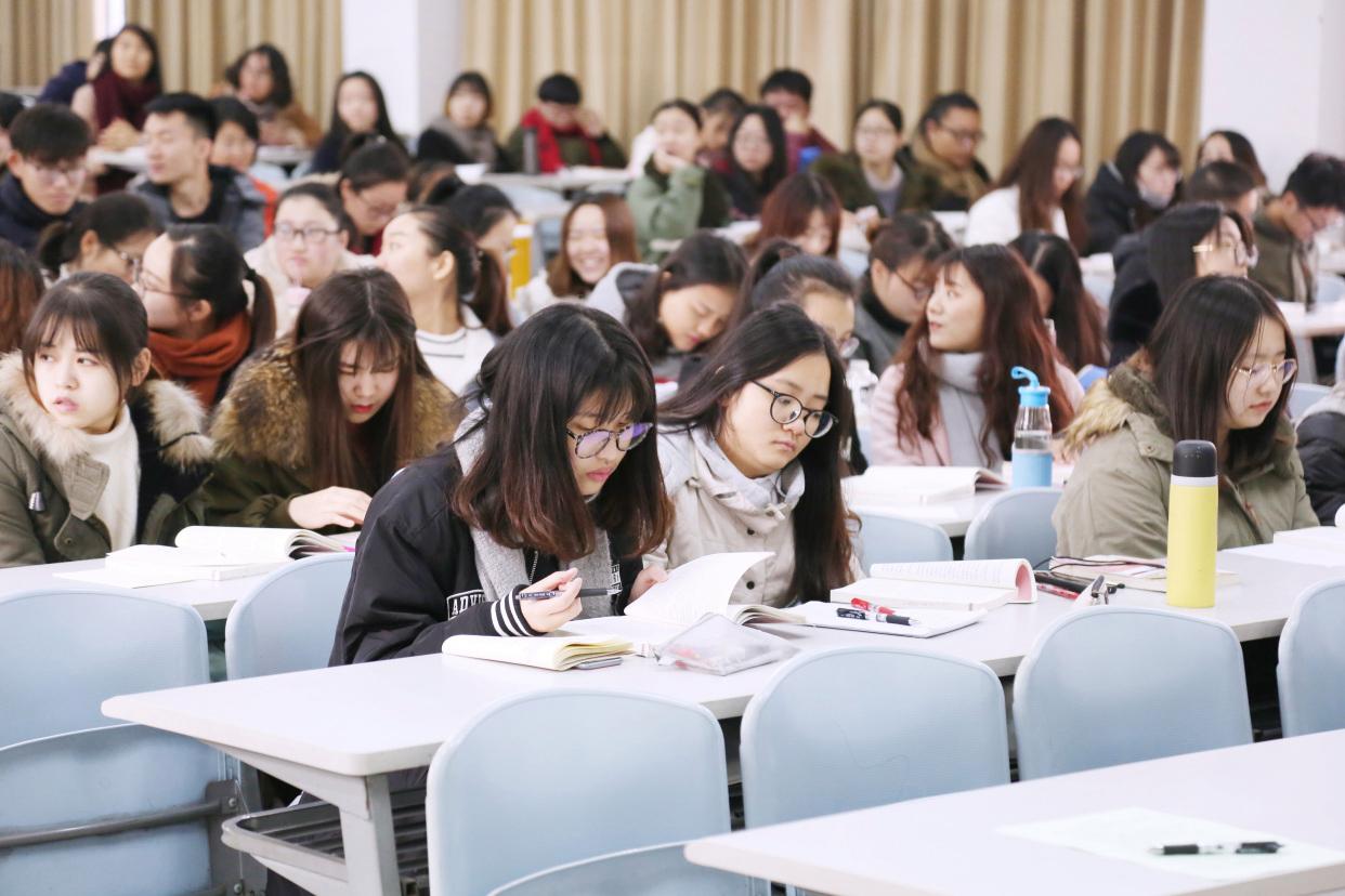 本科专业满意度2023年排名：261个专业分14档，汉语言文学居第3档