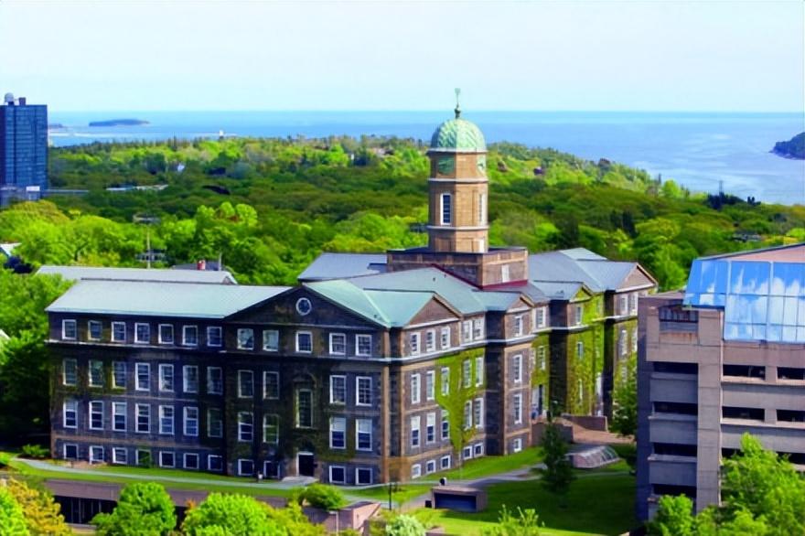 达尔豪斯大学——始建于1818年 , 拥大西洋地区最大图书馆系统
