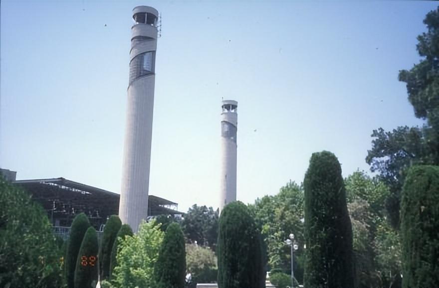 德黑兰大学UT——伊朗成立最早，也是规模最大的大学，被誉为“伊朗大学之母”