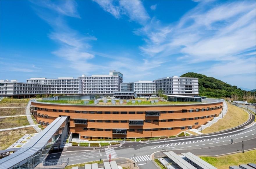 九州大学——一所本部位于日本福冈市的日本顶尖综合研究型国立大学