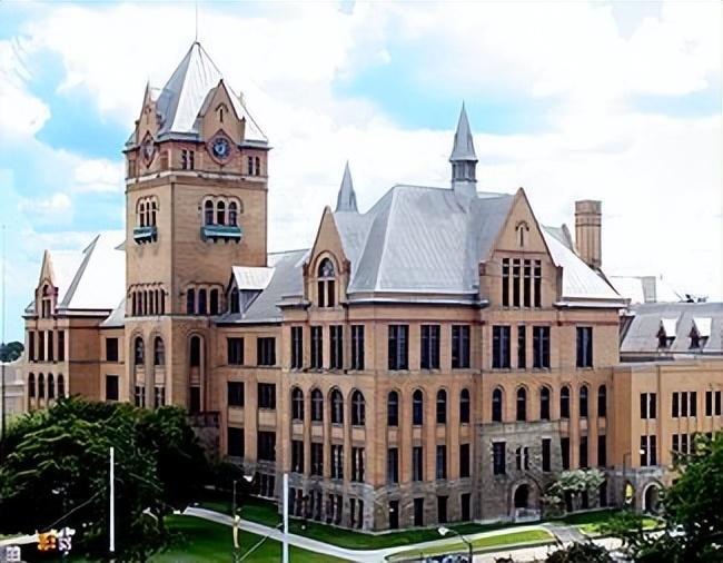 韦恩州立大学——美国最大的公立学校之一