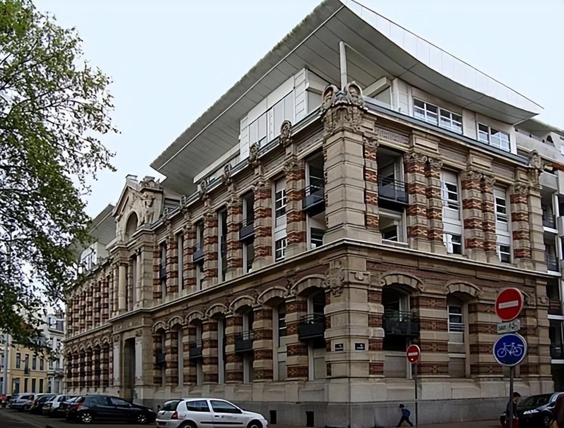 里尔大学——创立于1562年，法国著名的综合性公立大学