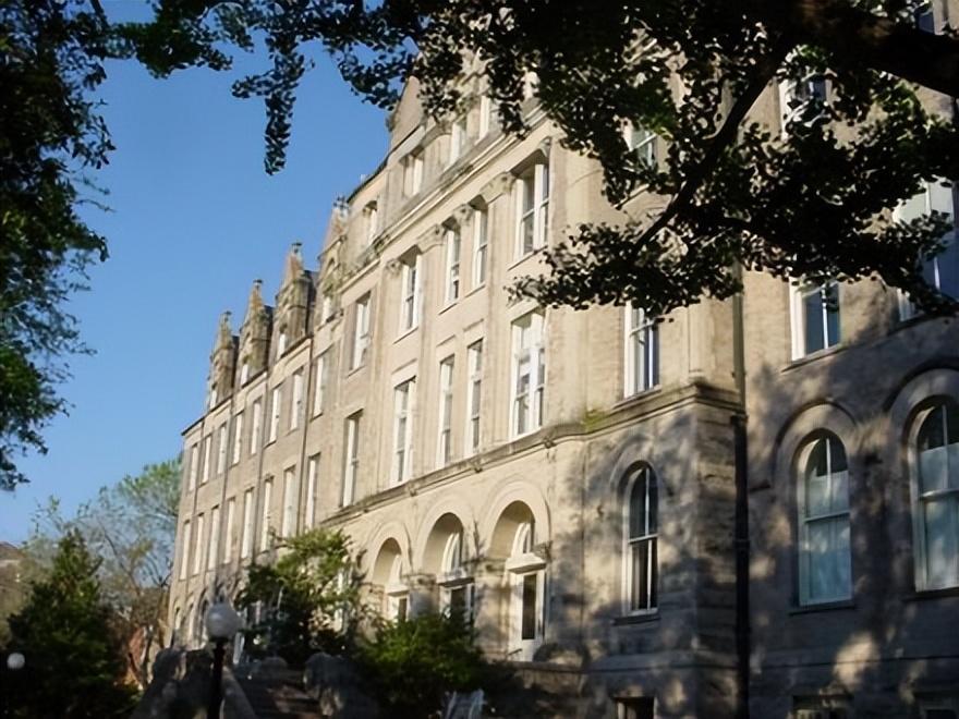 杜兰大学——成立于1834年，是美国一所私立研究型大学