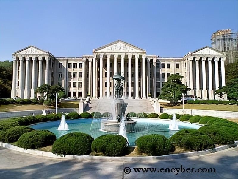 庆熙大学—1949年创办的综合性大学，是韩国最著名的高等学府之一