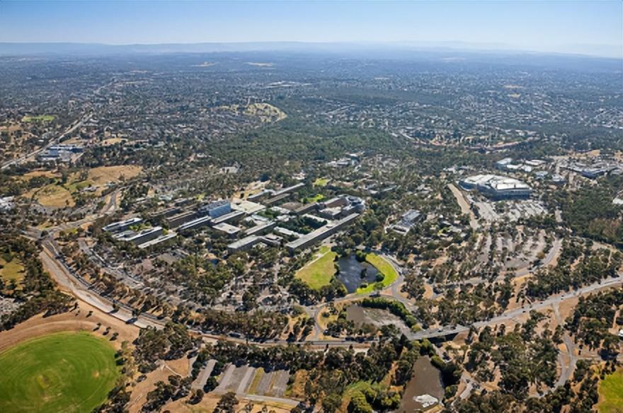 乐卓博大学——始建于1964年，是澳大利亚最受推崇的大学之一